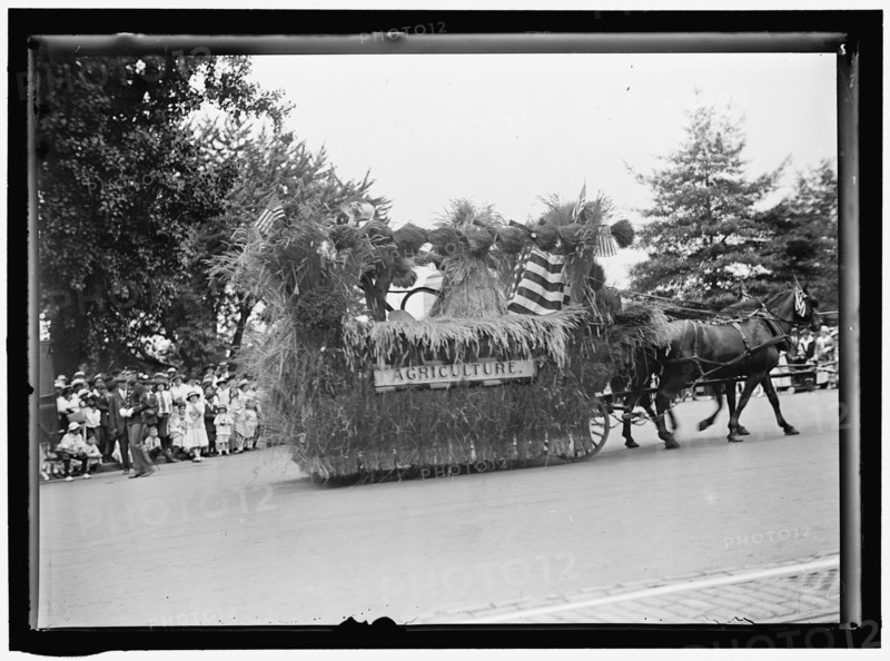 Agriculture Department, 4th of July Parade, Float, between 1913 and 1917. USA.