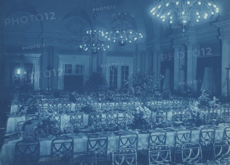 Willard Hotel dining room prepared for banquet, between 1901 and 1910.