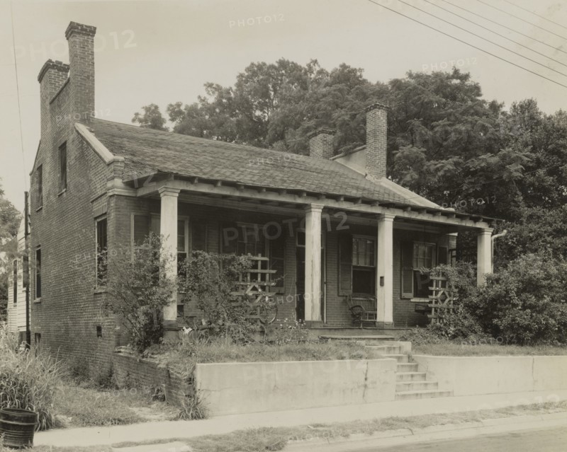 Small house, 609 Jefferson Street, Natchez, Adams County, Mississippi, 1938.