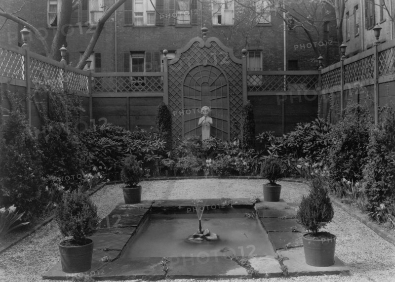 George Hoadly Ingalls house, 154 East 78th Street, New York, New York, 1921. View from terrace to garden.