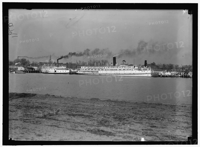 Ships on Potomac River: Three Rivers, left, and Northland, right; U. S. Capitol dome visible in distance.