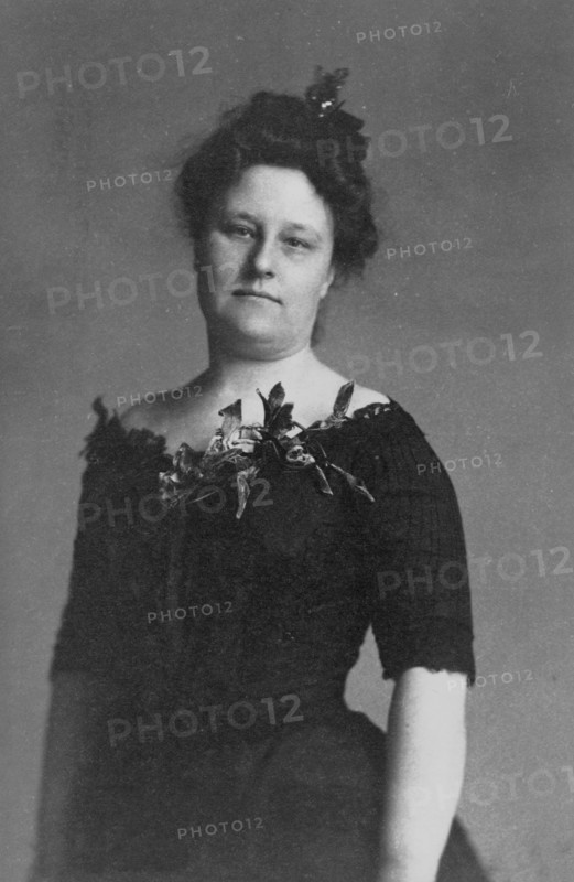 Mrs. Crabbe, half-length portrait, standing, facing front, between c1890 and 1910.