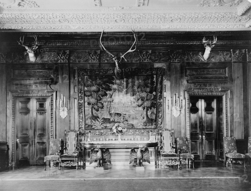 State dining room, White House, during McKinley administration(?), between 1890 and 1900.