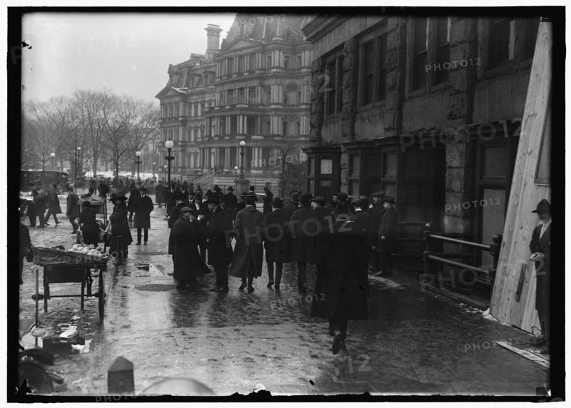 Street Scene near 17th Street And State, War & Navy Building, Washington, DC, between 1913 and 1918.