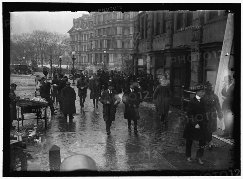 Street scene near 17th Street and State, War & Navy building, Washington, DC, between 1913 and 1918.
