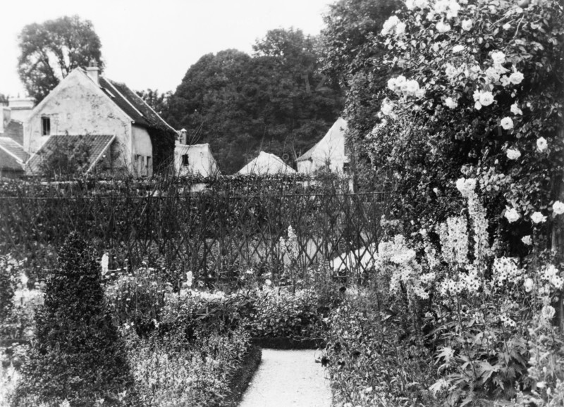 Pavilion Colombe, Mrs. Edith Wharton's villa, St. Brice-sous-Forêt, France, with garden in foreground, 1925.