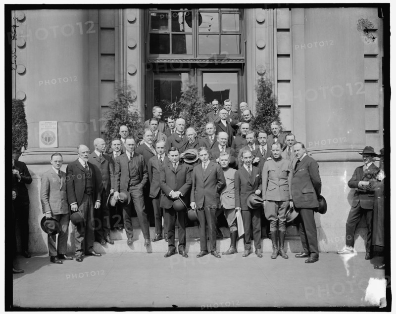Artist's dinner, between 1910 and 1920. Creator: Harris & Ewing.