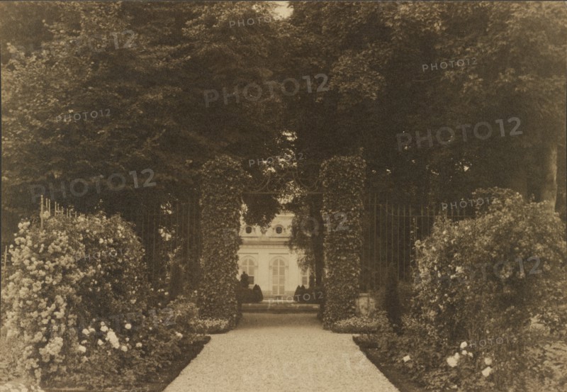 Chateau near Paris, Pavilion Colombe, St. Brice, "entrance to flower garden", 1925. Creator: Frances Benjamin Johnston.