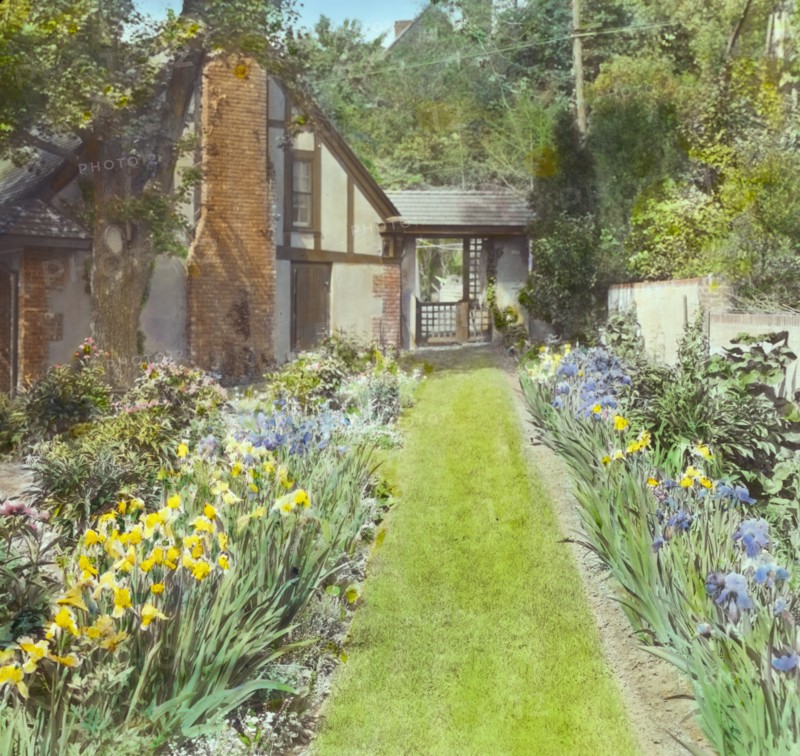 Daniel Elezer Pomeroy house, Beech Road, Englewood, New Jersey, 1918. Creator: Frances Benjamin Johnston.