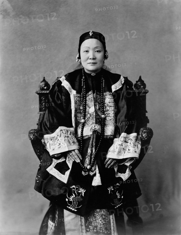 Mme. Wu Ting Fang, between 1890 and 1910. Creator: Frances Benjamin Johnston.
