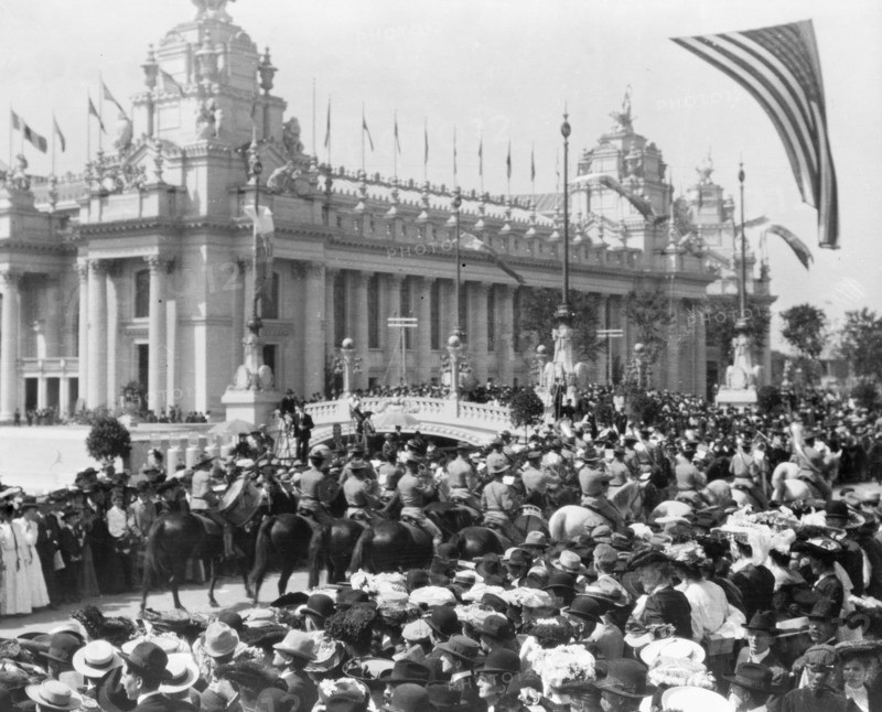 Cavalry and the crowds at the St. Louis World's Fair, 1904. Creator: Frances Benjamin Johnston.