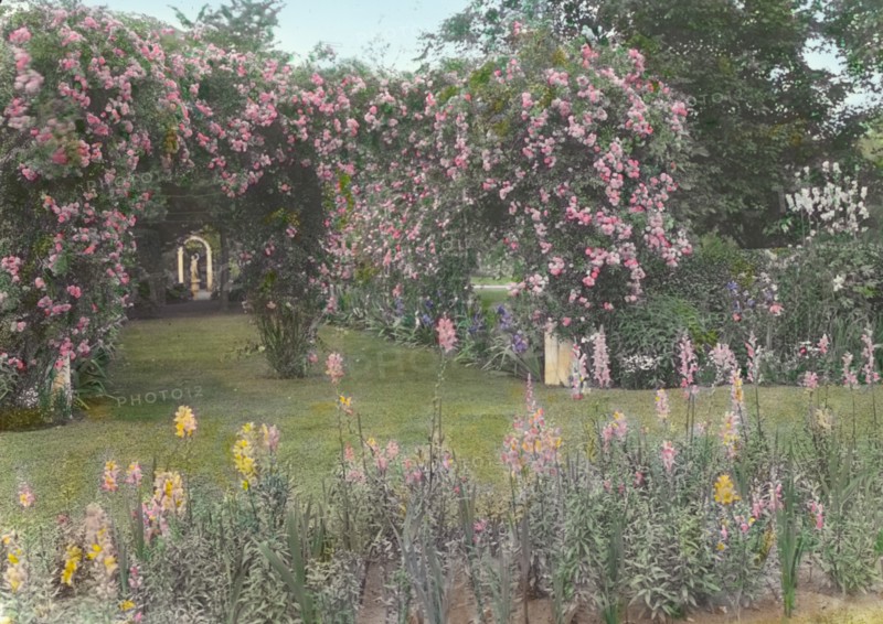 Westlawn, Edward Tiffany Dyer house, Great Plains Road, Southampton, New York, 1914. Creator: Frances Benjamin Johnston.