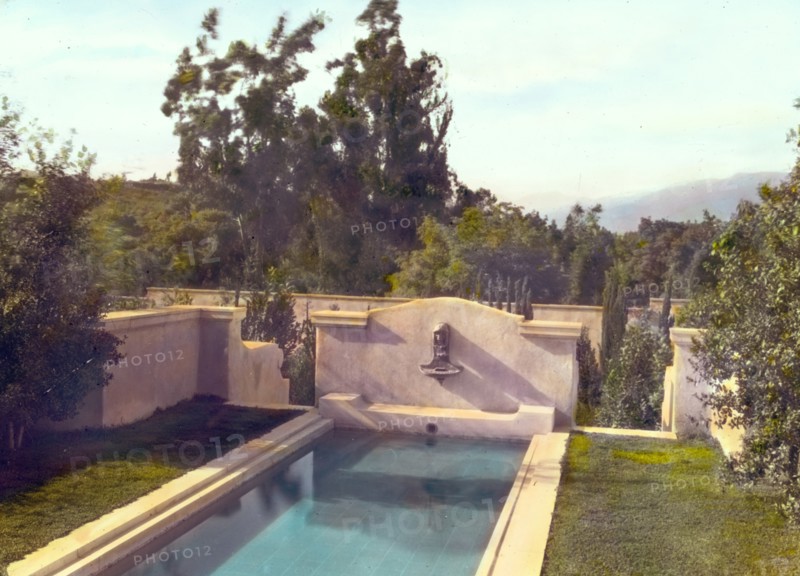 Mi Suen~o, Herbert Coppell house, 1245 South Grand Avenue, Pasadena, California, 1917. Creator: Frances Benjamin Johnston.