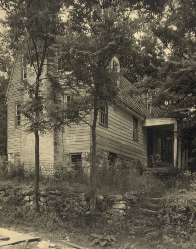 Barnes house, Warrenton Road, Scott's Hill, Falmouth, between 1925 and 1929. Creator: Frances Benjamin Johnston.