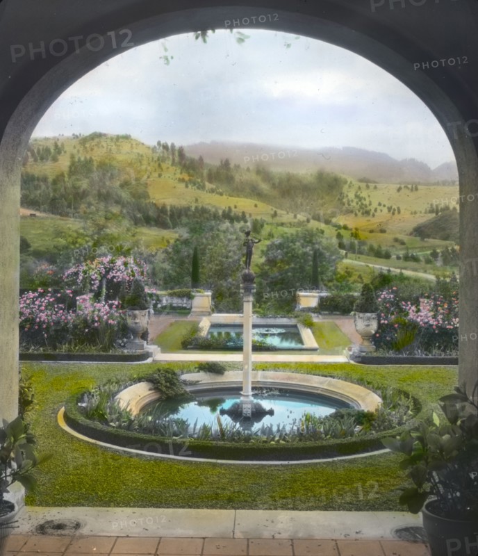James Kennedy Moffitt house, 86 Sea View Avenue, Piedmont, California, 1917. Creator: Frances Benjamin Johnston.