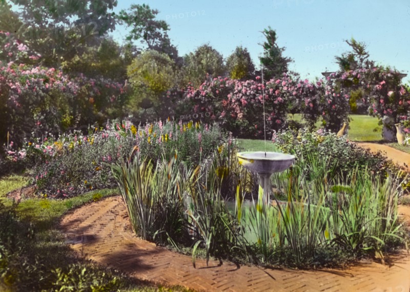 The Fens, Lorenzo Easton Woodhouse house, Huntting Lane, East Hampton, New York, 1914. Creator: Frances Benjamin Johnston.