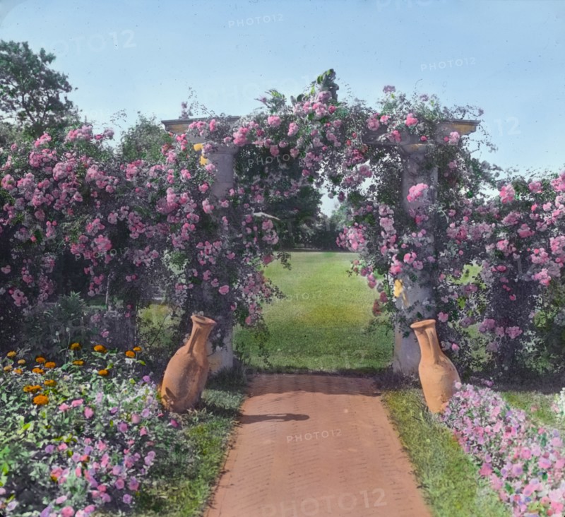 The Fens, Lorenzo Easton Woodhouse house, Huntting Lane, East Hampton, New York, 1914. Creator: Frances Benjamin Johnston.