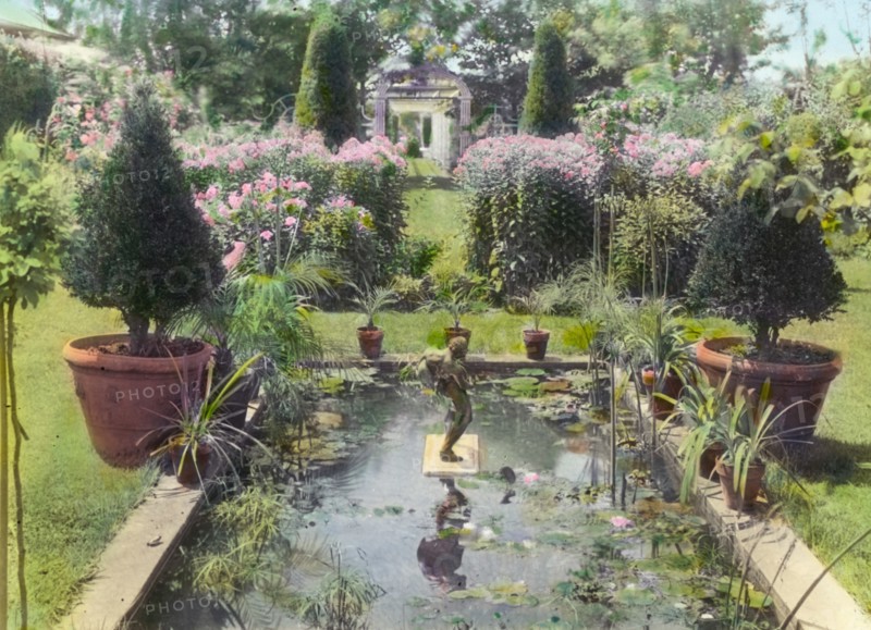 The Fens, Lorenzo Easton Woodhouse house, Huntting Lane, East Hampton, New York, 1914. Creator: Frances Benjamin Johnston.