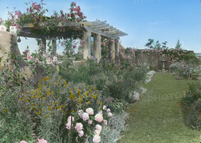 Gray Gardens, Robert Carmer Hill house, Lily Pond Lane, East Hampton, New York, c1914. Creator: Frances Benjamin Johnston.