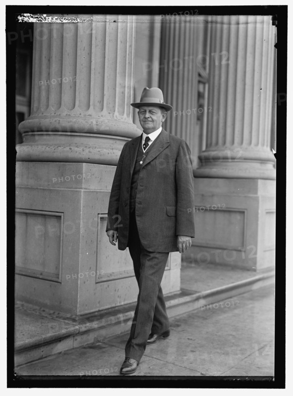 Oscar W. Underwood, between 1910 and 1917. Creator: Harris & Ewing.