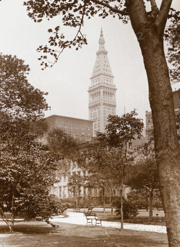Gramercy Park, between East 20th and East 21st Streets east of Park Avenue, New York, c1922. Creator: Frances Benjamin Johnston.