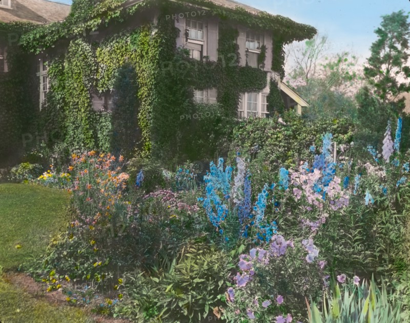 Dr. Frederick Kellogg Hollister house, Lily Pond Lane, East Hampton, New York, c1915. Creator: Frances Benjamin Johnston.