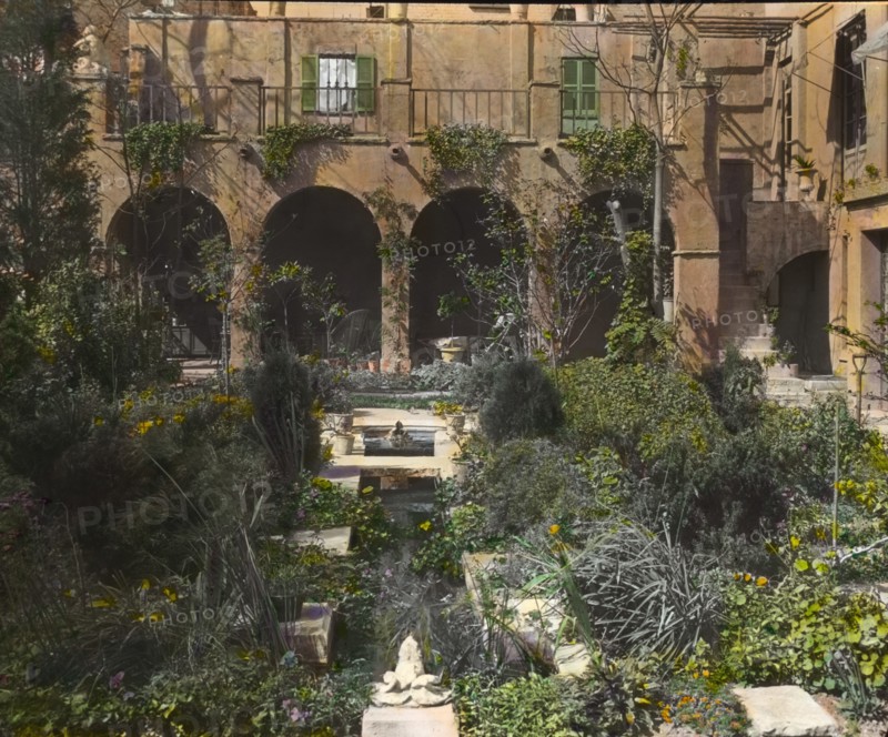 Charlotte Hunnewell Sorchan house, Turtle Bay Gardens, 228 East 49th Street, New York, 1920. Creator: Frances Benjamin Johnston.