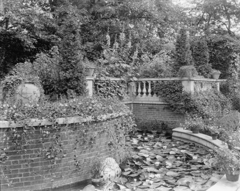 Dudley L. Pickman garden, Beverly, Mass., between c1884 and 1947. Creator: Frances Benjamin Johnston.