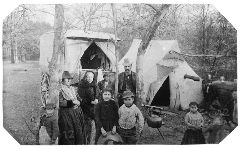 Gypsy encampment Glenwood Road, 1888. Creator: Frances Benjamin Johnston.