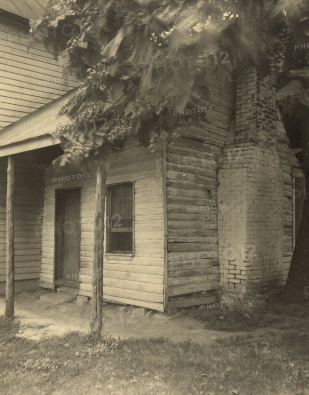 Ferry farm, original office building, between 1925 and 1929. Creator: Frances Benjamin Johnston.
