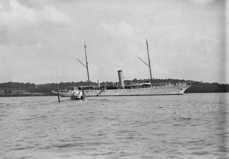USS Mayflower, 1911. Creator: Harris & Ewing.