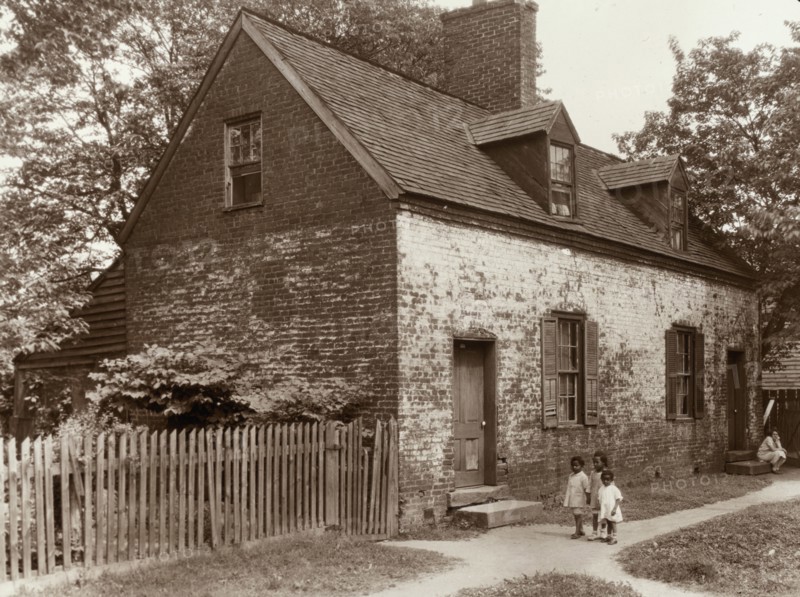 Cabin, Water Street, Fredericksburg, Virginia, between 1927 and 1929. Creator: Frances Benjamin Johnston.