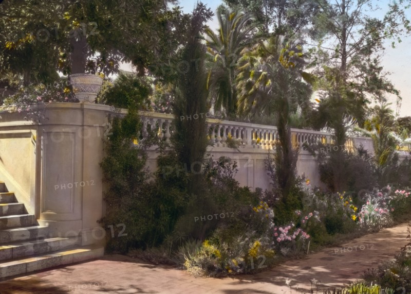 Mrs. Eldridge Merick Fowler house, 363 Grove Street, Pasadena, California, 1917. Creator: Frances Benjamin Johnston.