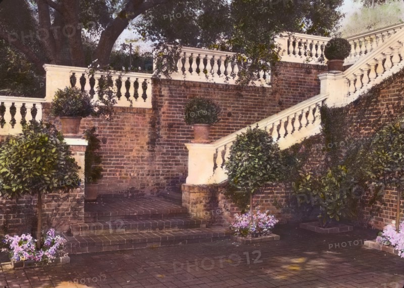 Mrs. Francis Lemoine Loring house, 700 South San Rafael Avenue, Pasadena, California, 1917. Creator: Frances Benjamin Johnston.