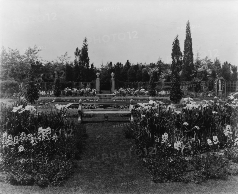 Beacon Hill House, Arthur Curtiss James house, Newport, Rhode Island, 1917. Creator: Frances Benjamin Johnston.
