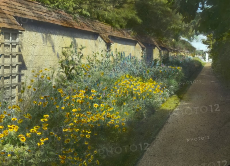 Hammersmith Farm, Hugh Dudley Auchincloss house, Harrison Avenue, Newport, Rhode Island, 1917. Creator: Frances Benjamin Johnston.