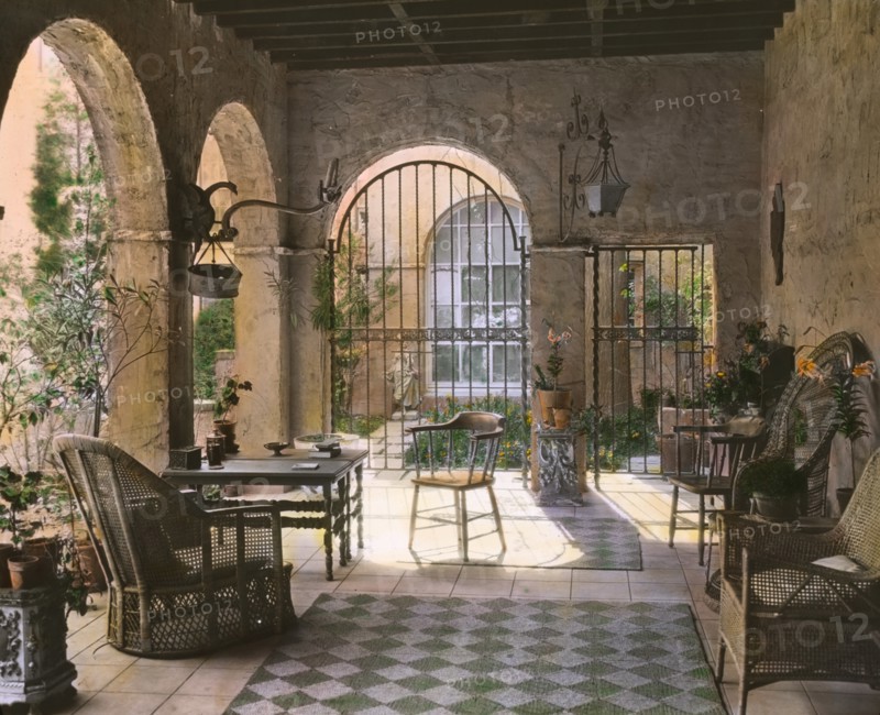 Charlotte Hunnewell Sorchan house, Turtle Bay Gardens, 228 East 49th Street, New York, 1920. Creator: Frances Benjamin Johnston.
