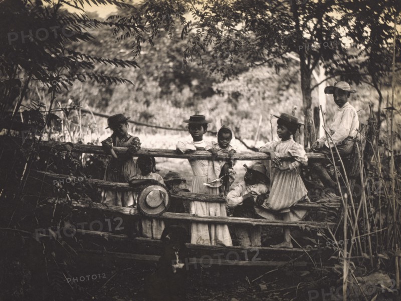 Snicker's Gap. Watching the stage go by, between 1900 and 1901. Creator: Frances Benjamin Johnston.