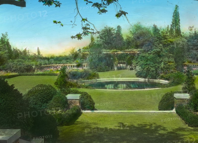 Welwyn, Harold Irving Pratt house, 100 Crescent Beach Road, Glen Cove, New York, c1918. Creator: Frances Benjamin Johnston.