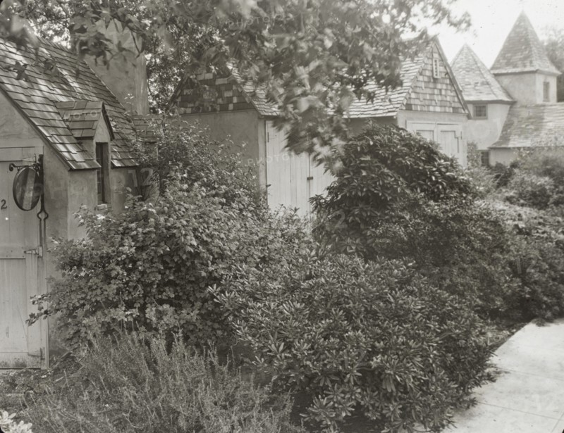 Frank Carson Anderson house, 1321 Spruce Street, Phildelphia, Pennsylvania, between c1917 and 1920. Creator: Frances Benjamin Johnston.