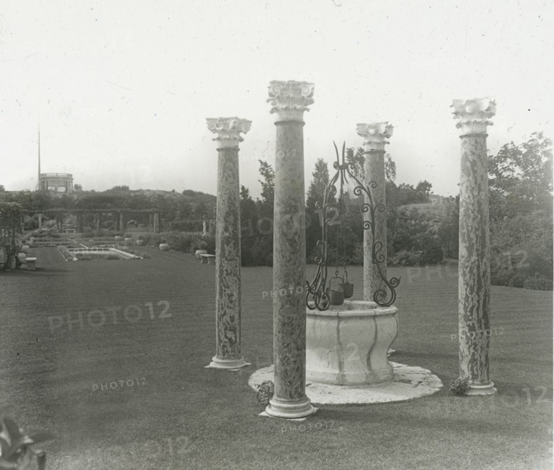 Beacon Hill House, Arthur Curtiss James house, Beacon Hill Road, Newport, Rhode Island, 1917. Creator: Frances Benjamin Johnston.