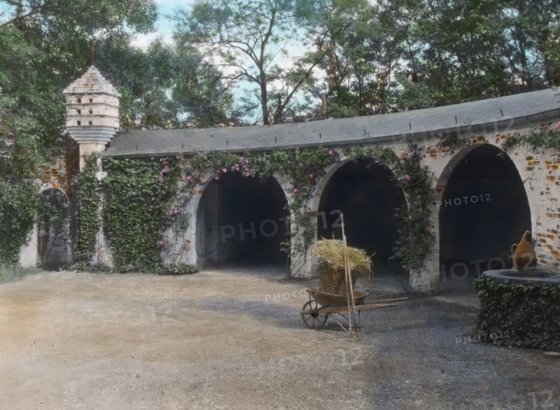 Chatham, Colonel Daniel Bradford Devore house, 120 Chatham Lane, Fredericksburg..., 1927. Creator: Frances Benjamin Johnston.