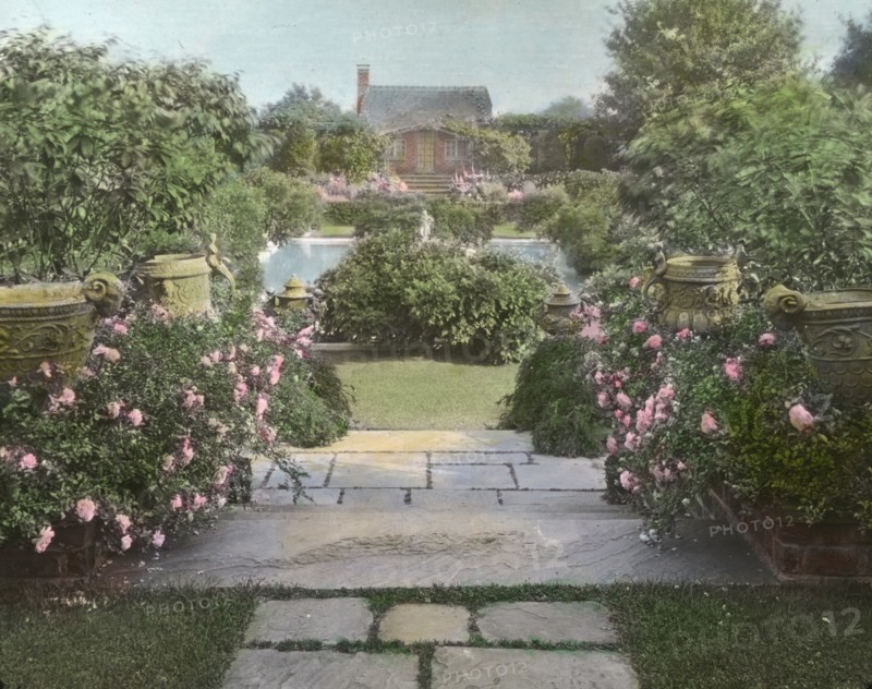 Planting Fields William Robertson Coe house, 1395 Planting Fields Road, Oyster Bay, New York, 1926 Creator: Frances Benjamin Johnston.