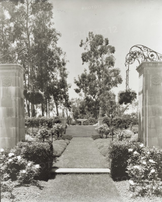 Arcady, George Owen Knapp house, Sycamore Canyon Road, Montecito, California, 1917. Creator: Frances Benjamin Johnston.
