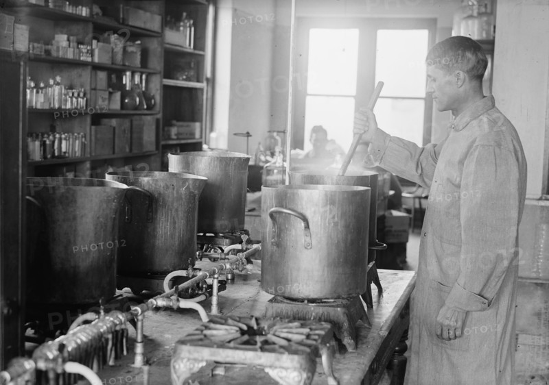 Army, U.S. Army Medical School; Typhoid Vaccine, 1917.