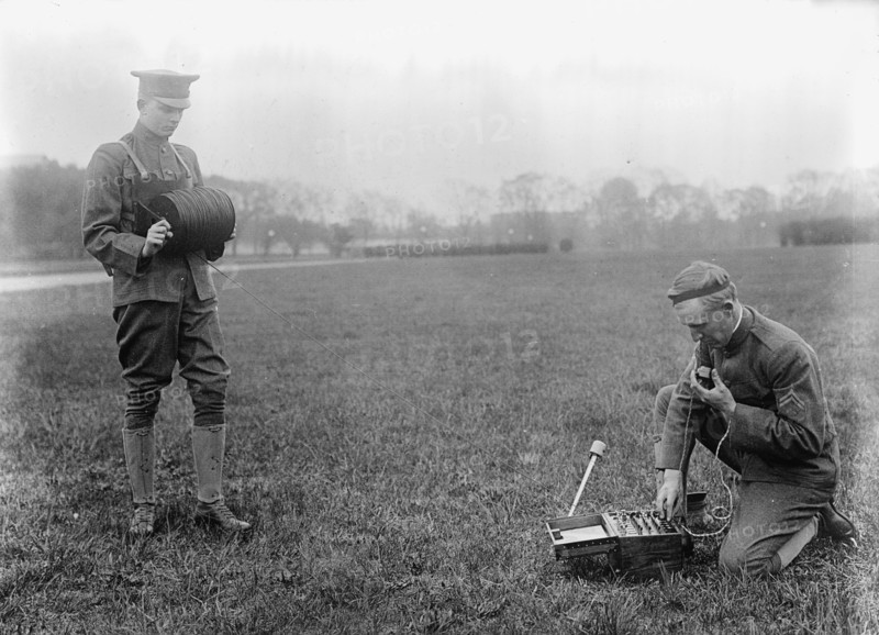 Army, U.S. Field Buzzer, 1915. Creator: Harris & Ewing.
