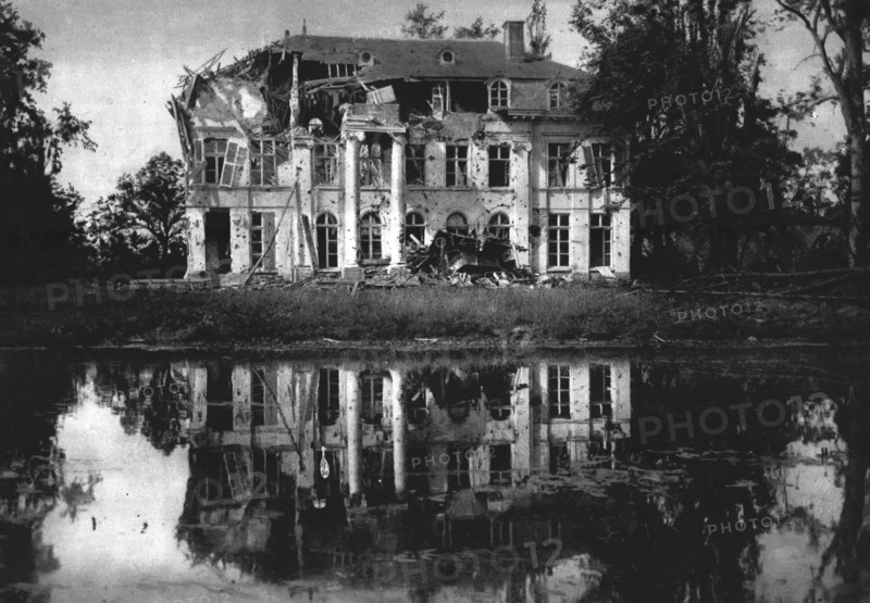 ''Le Chateau de Boesinghe, pres D'Ypres.', 1916. Creator: Unknown.