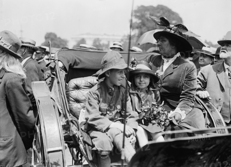 Jacob 'General' Coxey, Members of His Family, 1914. Creator: Harris & Ewing.
