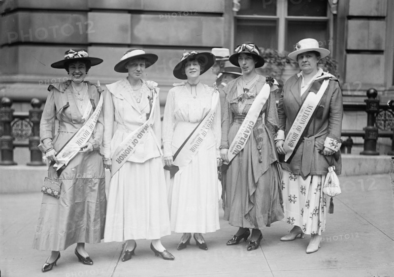 Confederate Reunion - Maid And Matrons of Honor From Memphis, 1917. Women from the southern USA.