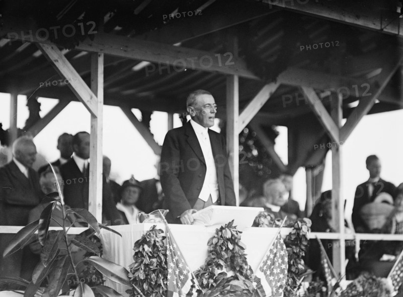 Confederate Monument - Arlington National Cemetery. Woodrow Wilson, 1914. Creator: Harris & Ewing.